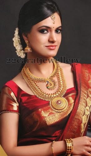 Bride in Traditional Gold Sets - Jewellery Designs