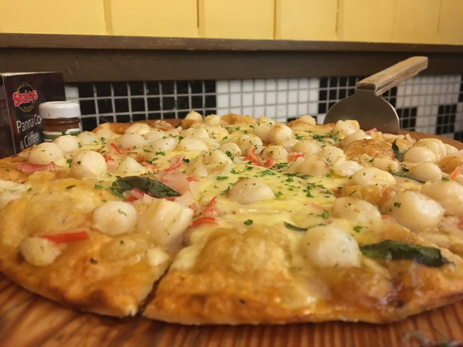 Shakey's Newest Scallop Primo Pizza! The Foodinista