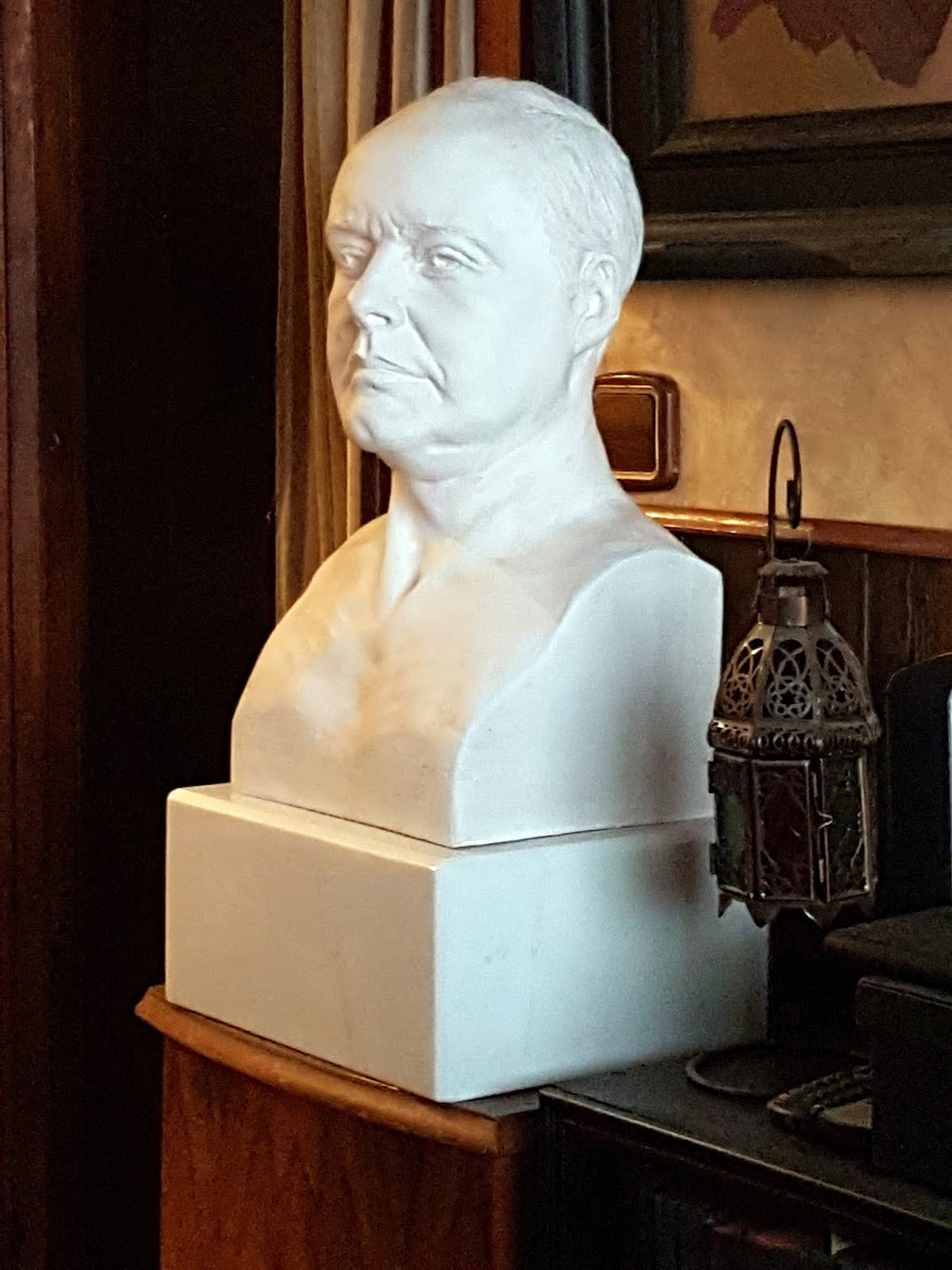 Estatua de Alejandro Cabeza Estatua de Alejandro Cabeza, Busto de Alejandro Cabeza, Pintor Retratista, Alejandro Cabeza, Esculturas de Julio Abad Saiz, Julio Abad Saiz, Estudio en Madrid, Pintores españoles, Busto de Salomé Guadalupe, Pintores Valencianos, Francisco Serra Andrés, Juan de Ávalos, Mariano Benlliure, Enrique Peréz Comendador, Emilio Barral, Javier Barrios, Luis Marco Pérez, Escultor Javier Barrios, Antonio Vera Mahedero, Rafael Ingelmo Pérez