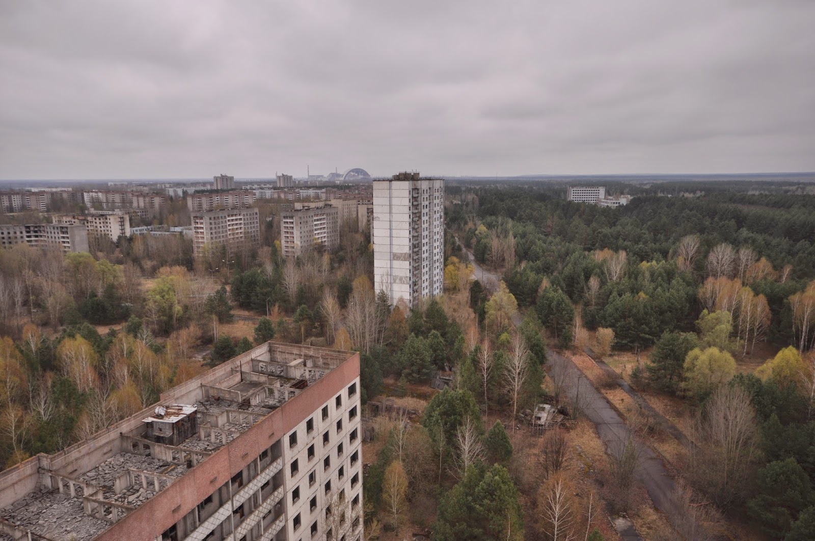 Почему нельзя в чернобыль. Чернобыль 2014. Припять 2014. Чернобыль 2002. Чернобыльская зона отчуждения.