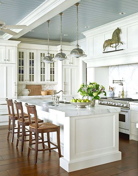 Blue ceiling in elegant white kitchen with traditional decor blue and white kitchen decor inspiration pin Blue ceiling in elegant white kitchen with traditional decor blue and white kitchen decor inspiration pin