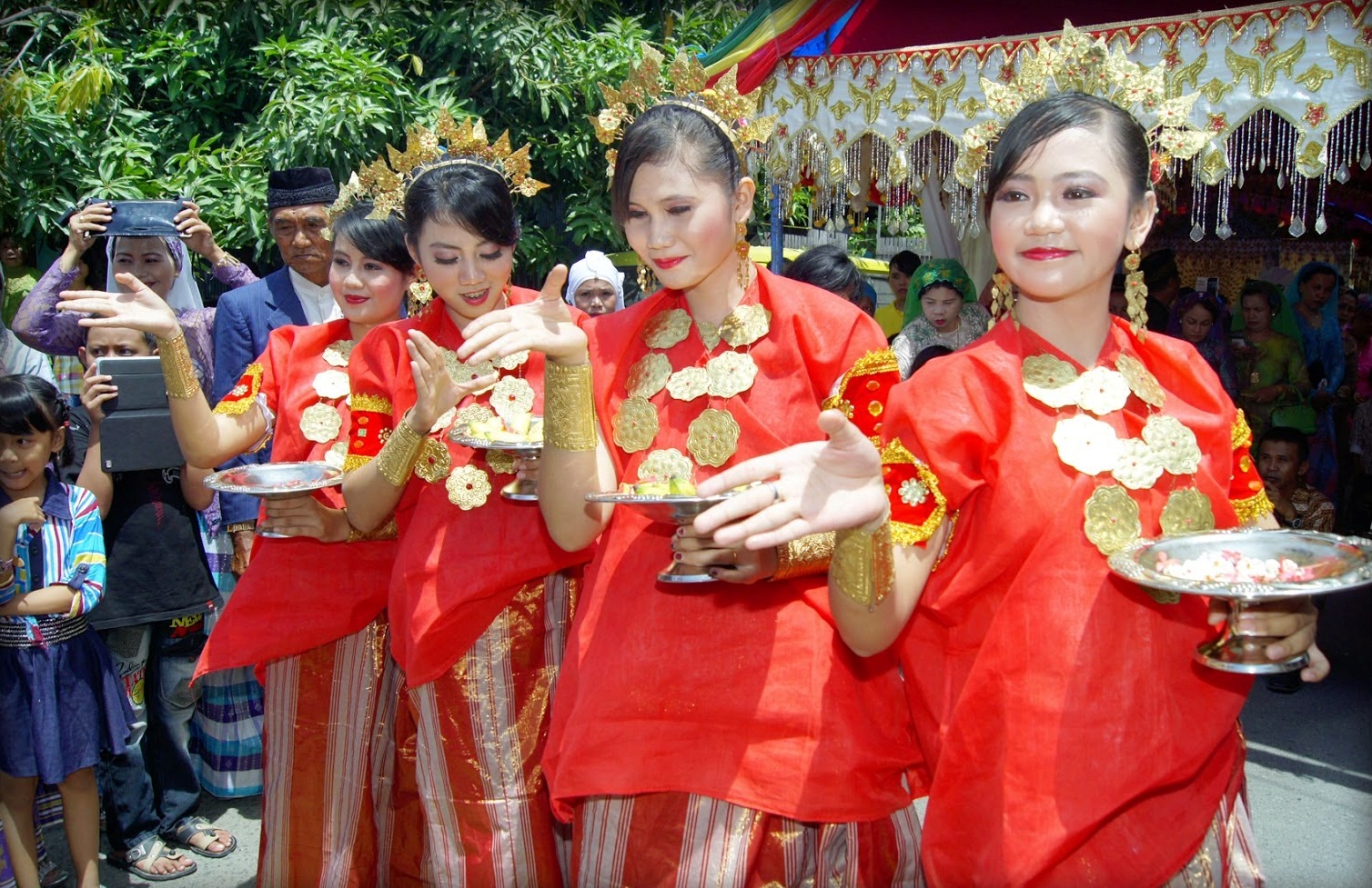  Budaya Sulawesi Selatan  THE COLOUR OF INDONESIA