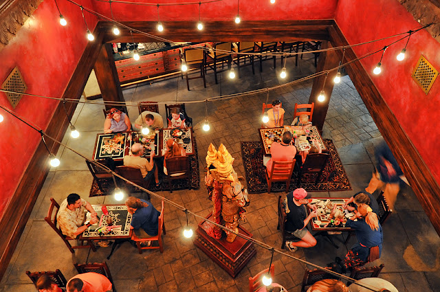 Interior do Restaurante Yak & Yeti no Disney Animal Kingdom Orlando Interior do Restaurante Yak & Yeti no Disney Animal Kingdom Orlando