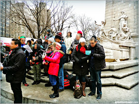 The Columbus Circle Holiday Market: Coro de Villancicos The Columbus Circle Holiday Market: Coro de Villancicos