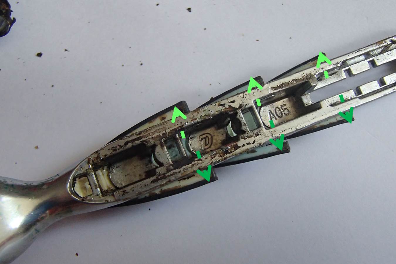 Buy.Make.Fix FIX sticky rubber on Gillette Mach3 handle