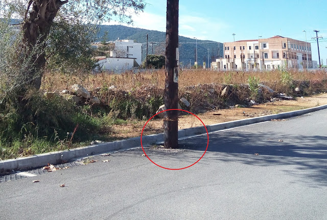 Ηγουμενίτσα: Έφτιαξαν τον δρόμο και ...ξέχασαν την κολόνα μέσα σε αυτόν