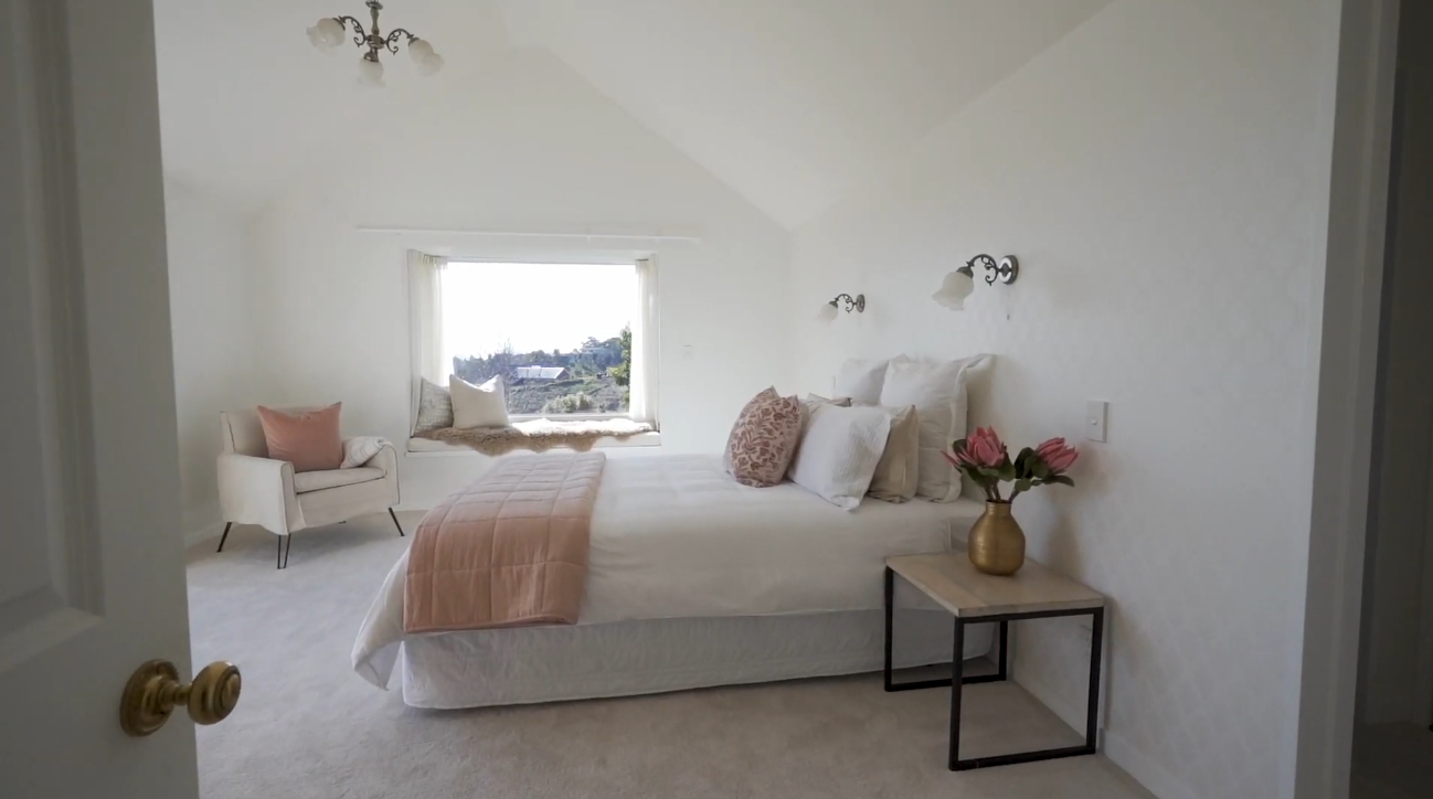 13 Photos vs. 130 Margaret Avenue, Havelock North, New Zealand Home Interior Design Tour
