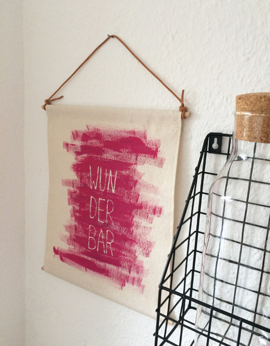 binedoro Blog, DIY, Stoffmalerei, Handlettering, Farbblockierer, Stoff-Poster binedoro Blog, DIY, Stoffmalerei, Handlettering, Farbblockierer, Stoff-Poster