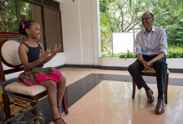 Perezida Kagame yakiriye Wendy Waeni, Umwana w’Umunyakenyakazi ufite impano idasanzwe mu mikino ngororamubiri. Perezida Kagame yakiriye Wendy Waeni, Umwana w’Umunyakenyakazi ufite impano idasanzwe mu mikino ngororamubiri.