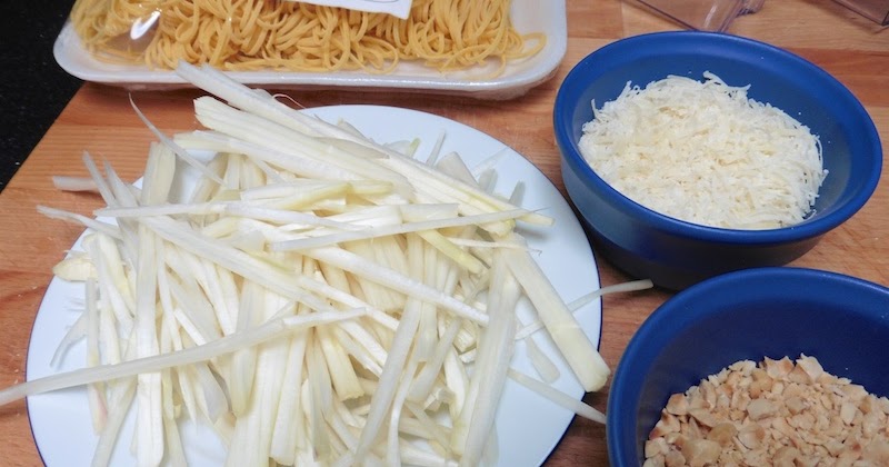 Prostmahlzeit: Tagliolini mit Spargel und Haselnüssen