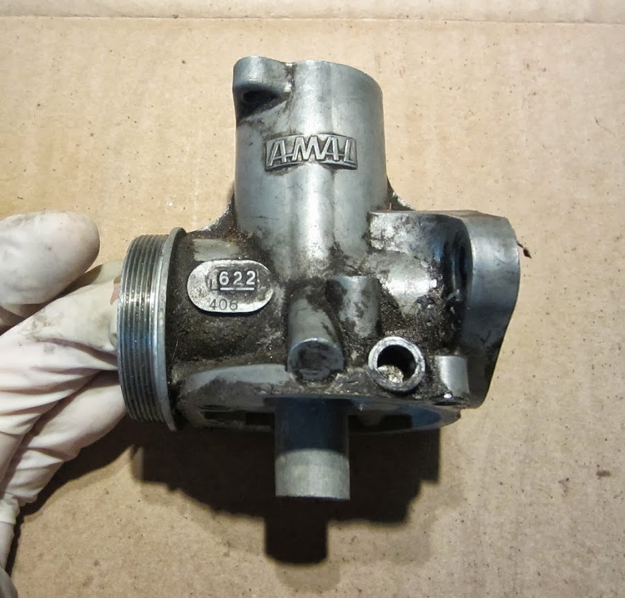 Cuerpo del carburador antes de limpiar