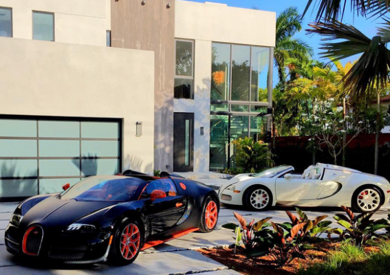 Floyd Mayweather shows off his Miami beach mansion & Buggatis