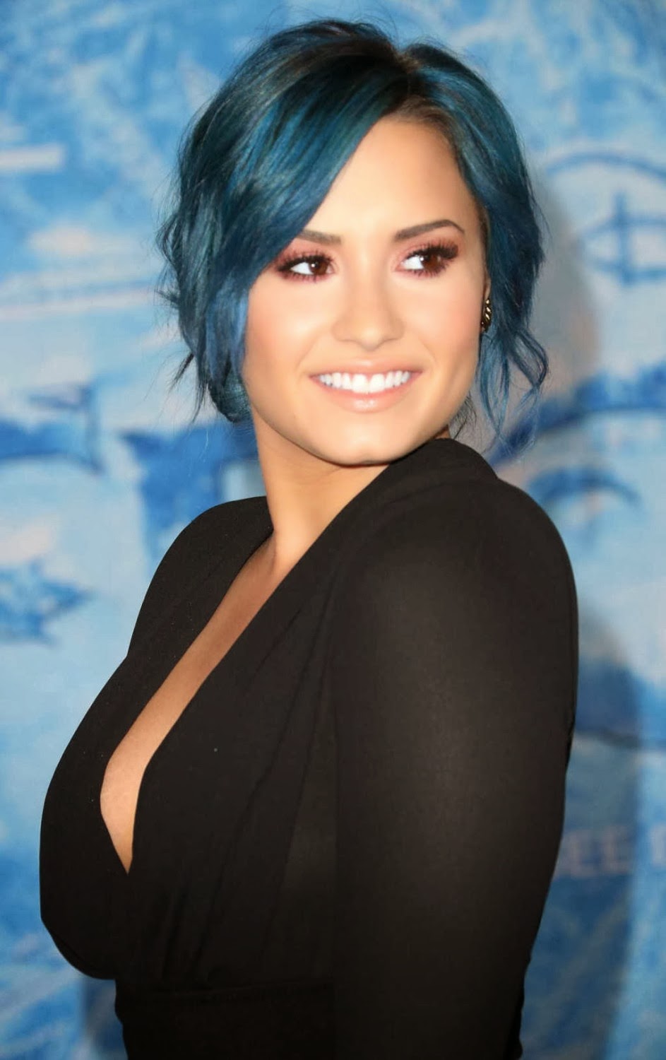 Demi Lovato Flashing Braless Boobs At Frozen Premiere In Hollywood Celebrities Nude
