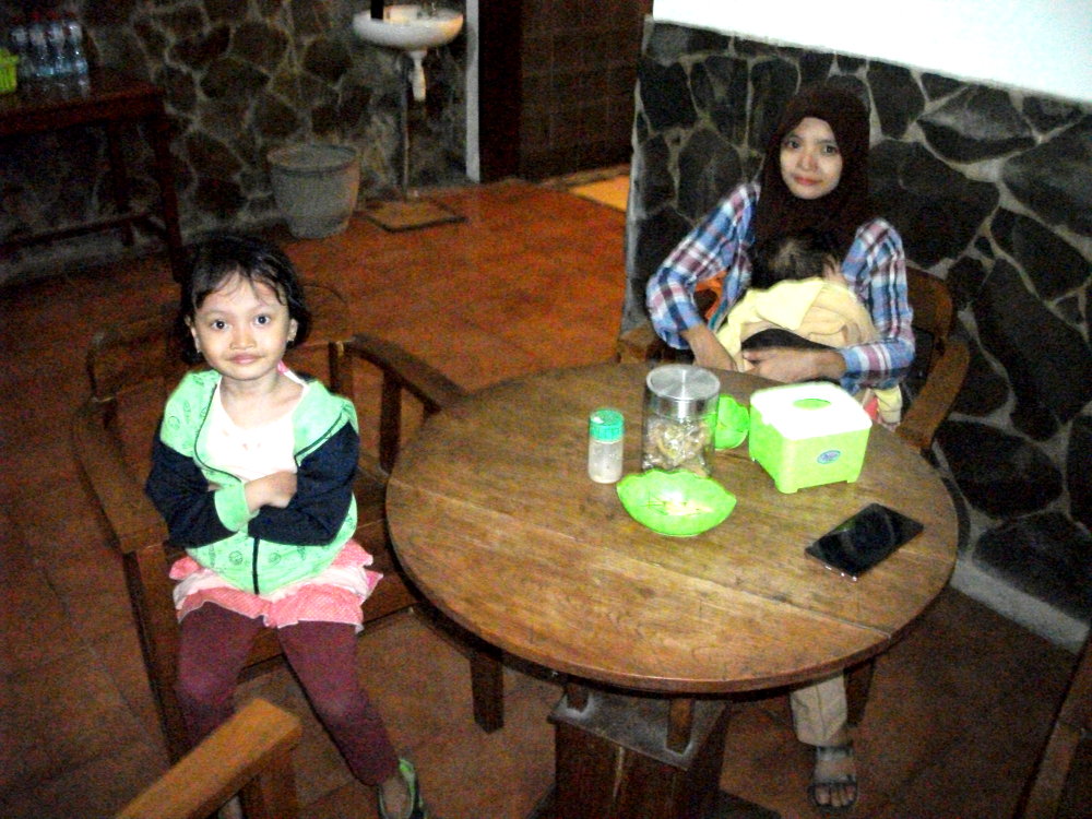 Meja makan Bakmi Jogja Putrojoyo Meja makan Bakmi Jogja Putrojoyo