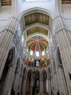 Interior de la Catedral de la Almudena en Madrid