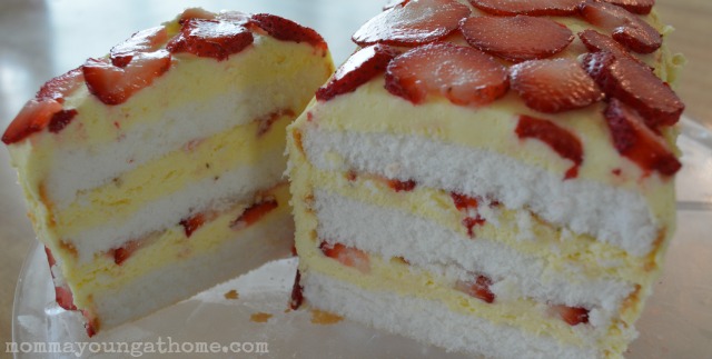 Easy Dessert Recipe: Strawberry Creme Cake