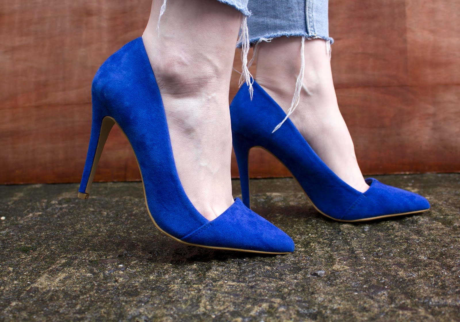 The Original Redhead Running in Heels thanks to Sticky Heelz