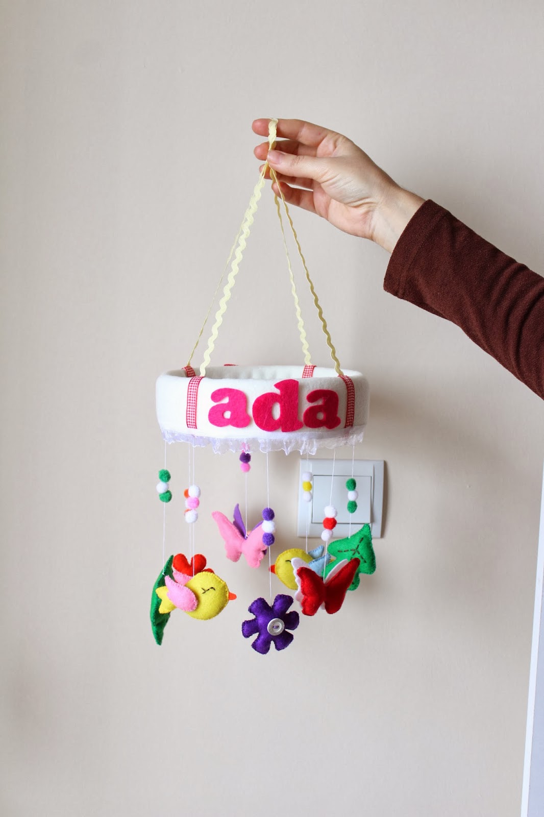 &quot;Hobi Keçe ve Renklerden Mütevellit&quot; Dönence Bebek Beşiği