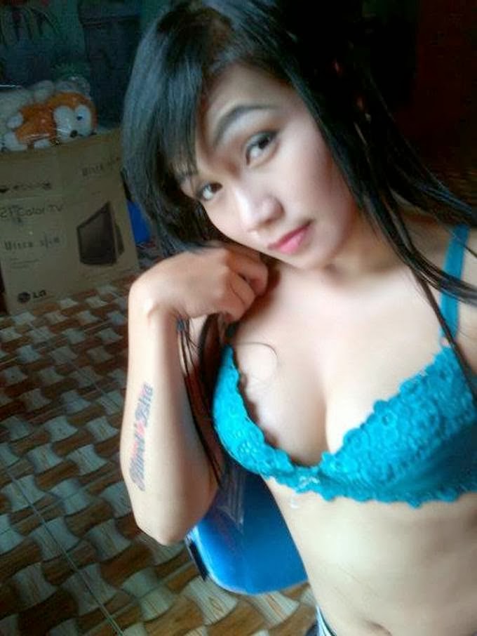 Foto Cewek Facebook Seksi Pamer Toket Mulus Gambar Foto