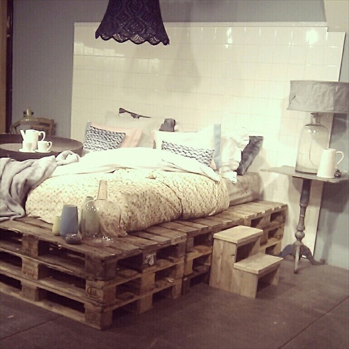 9 Ways to Create Bed Frames Out of Used Pallet Wood - Pallet Furniture