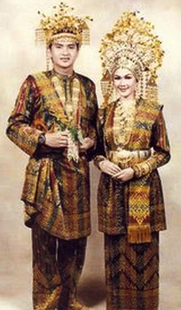 Gambar Pakaian adat Suku Melayu
