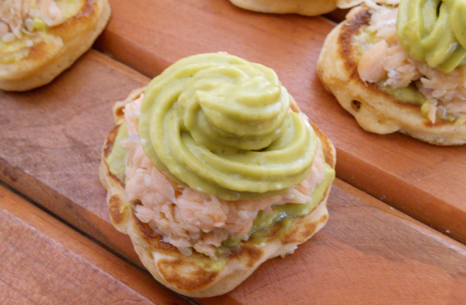 Cocina Chilena . Recetas Caseras BLINIS DE PAPAYA CON SALMÓN Y PALTA