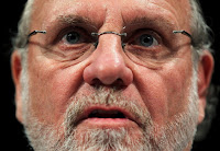 JON STEVENS CORZINE, NÉ LE 1ER JANVIER 1947, EST UN HOMME D'AFFAIRES ET UN HOMME POLITIQUE AMÉRICAIN, MEMBRE DU PARTI DÉMOCRATE ET SÉNATEUR DU NEW JERSEY AU CONGRÈS DES ÉTATS-UNIS DE 2001 À 2006. IL FUT ÉGALEMENT GOUVERNEUR DU NEW JERSEY DE 2006 À 2010.