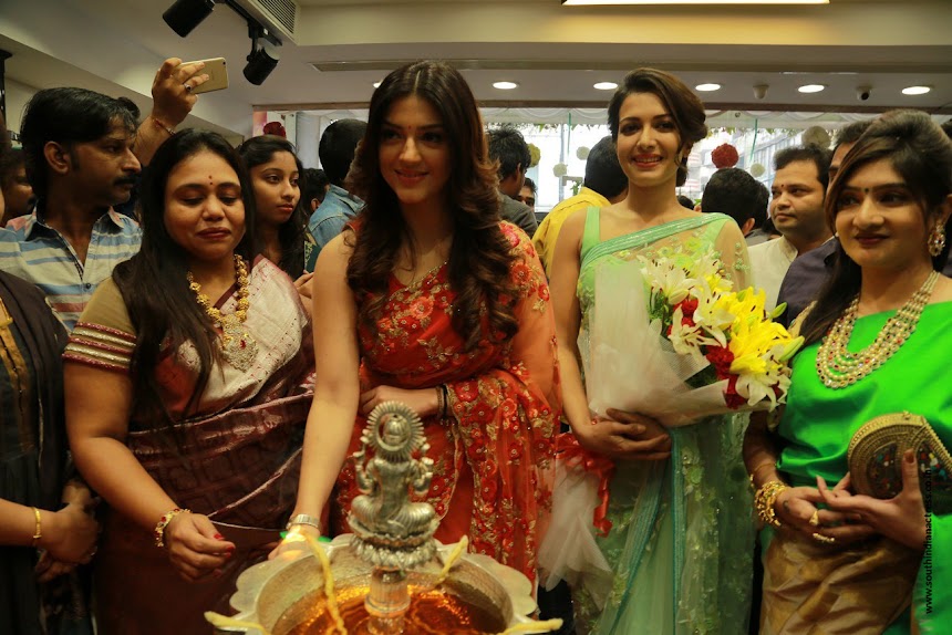 Catherine Tresa, Mehrene Pirzada & Shalini Pandey launch KLM Fashion Mall
