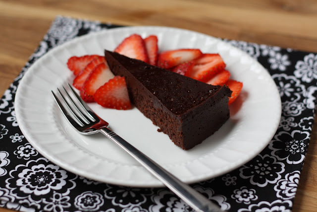 flourless+chocolate+cake+3+-+full.jpg