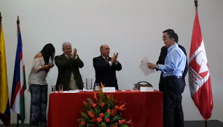 Foto: Condecoración en evento con el Rector de la Universidad del Valle, Presidente de la Fundación Univalle y el Gobernador en diciembre de 2015. Foto: Condecoración en evento con el Rector de la Universidad del Valle, Presidente de la Fundación Univalle y el Gobernador en diciembre de 2015.