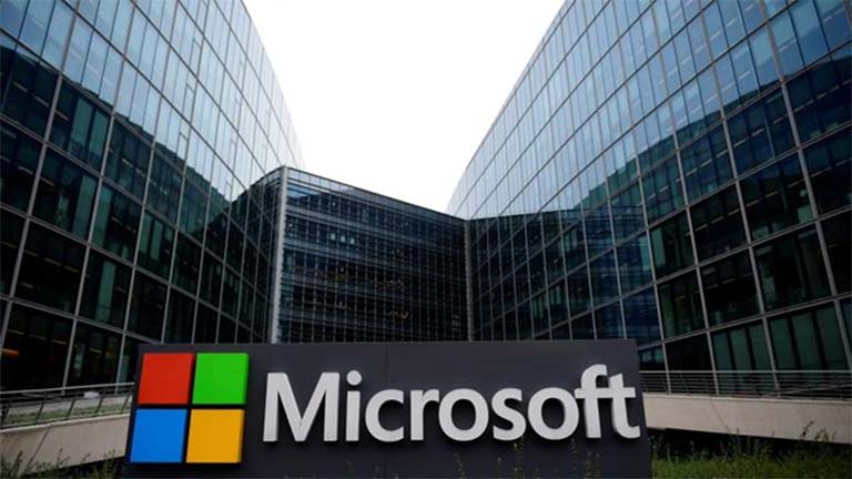 Microsoft Hampir Salip Posisi Apple Sebagai Perusahaan Paling Berharga Microsoft Hampir Salip Posisi Apple Sebagai Perusahaan Paling Berharga