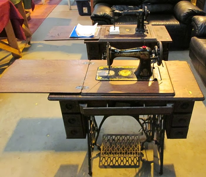 Vintage Sewing Machines Auction