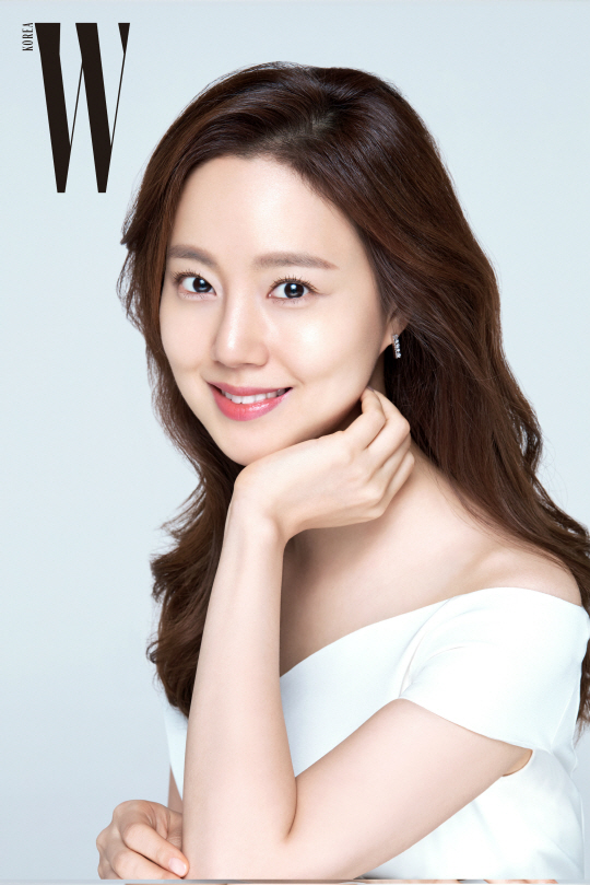 Twenty2 Blog Moon Chae Won In W Korea November 2018 Fashion And Beauty