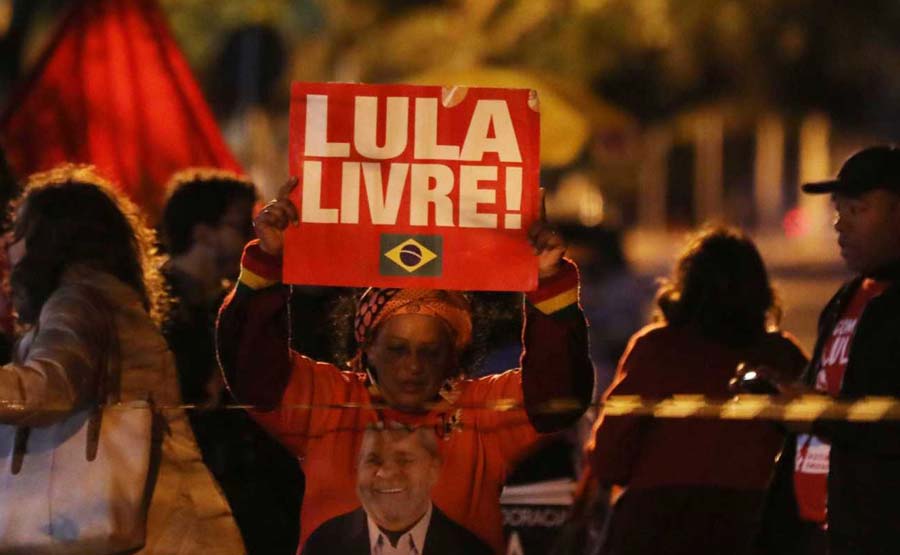 Entenda a estratégia do PT ao pedir liberdade de Lula