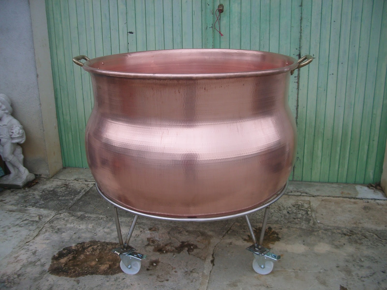 Cuve et chaudron en cuivre
