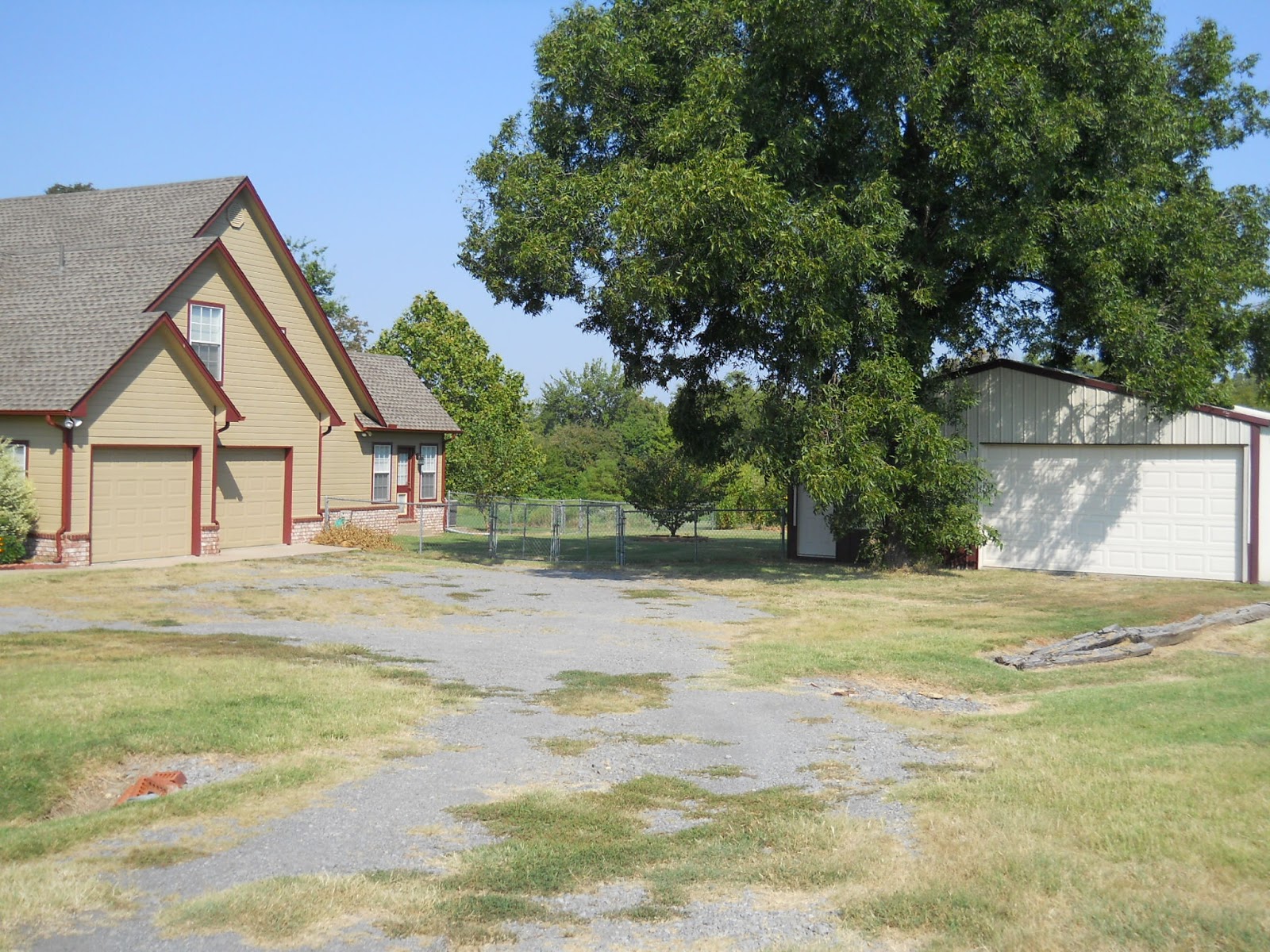 Peak Discounters Home, Shop, Pond, Land For Sale at Fort Gibson Lake