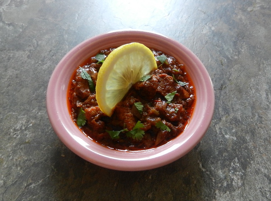 Sizzling Indian Recipes..... Spicy Home style Indian chicken curry for