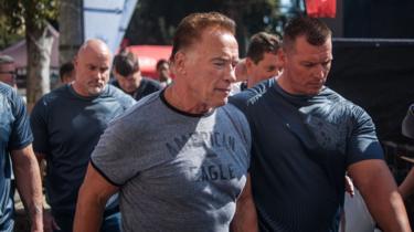 Arnold Schwarzenegger Amsamehe Mtu Aliyemshambulia kwa Mateke Adai Hatomfungulia Kesi