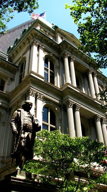 Old Boston City Hall with Benjamin Franklin statue | gurlayas.blogspot.com