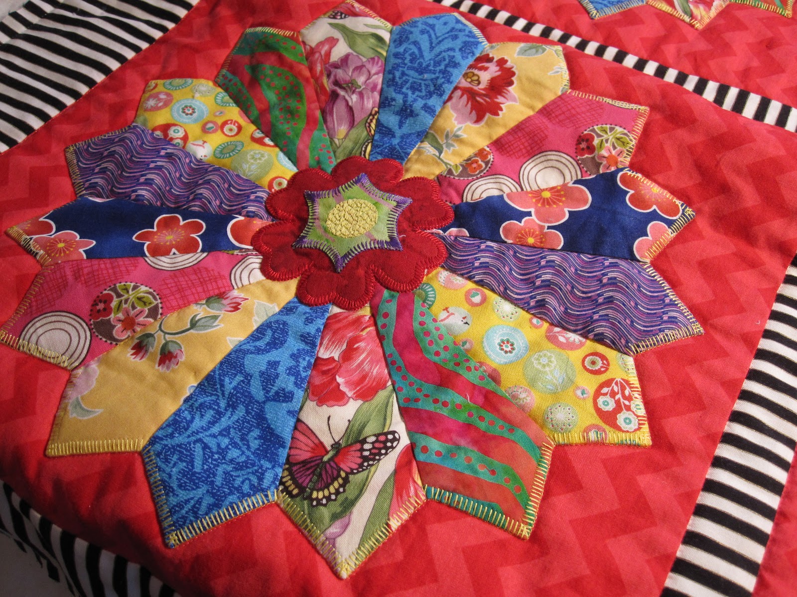 Cheeky Cognoscenti: Dresden Plate Quilting is COMPLETE! Now, To Bling