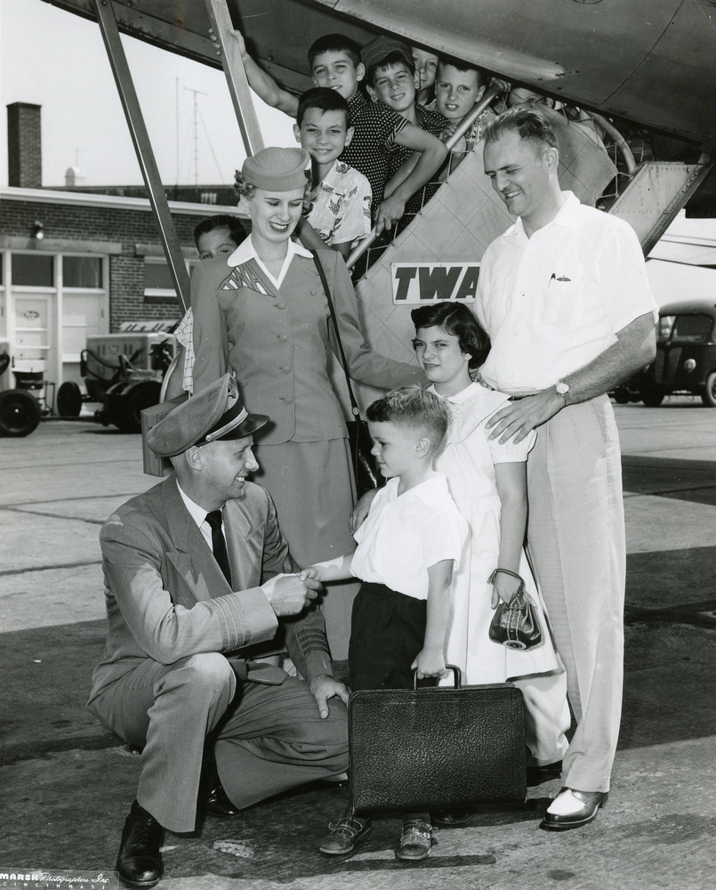 commercial air travel in the 1930s