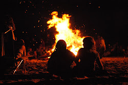 bonfire fire night boy winter flames romantic party beach favim parties late warm amazing