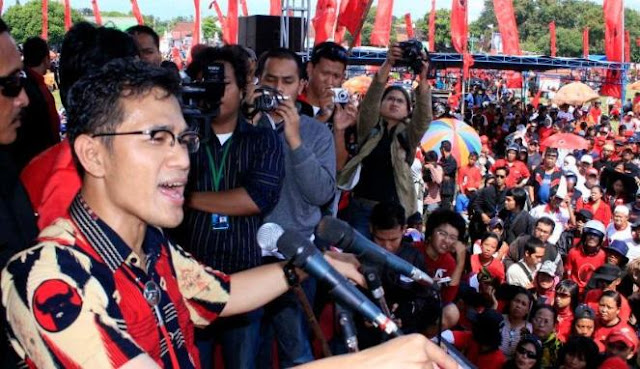 Tanggapi Fitnah Kivlan Zen Soal Isu PKI di PDI-P, Begini Tanggapan Berani Budiman Sudjatmiko... Tanggapi Fitnah Kivlan Zen Soal Isu PKI di PDI-P, Begini Tanggapan Berani Budiman Sudjatmiko...