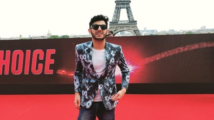 carryminati at an event