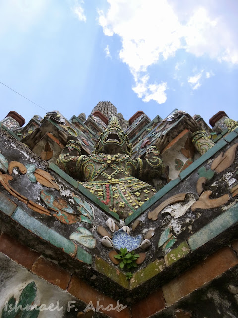 Demon statue design on Wat Arun