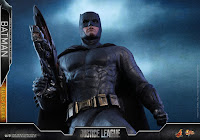 Hot Toys Justice League Batman Deluxe Figure