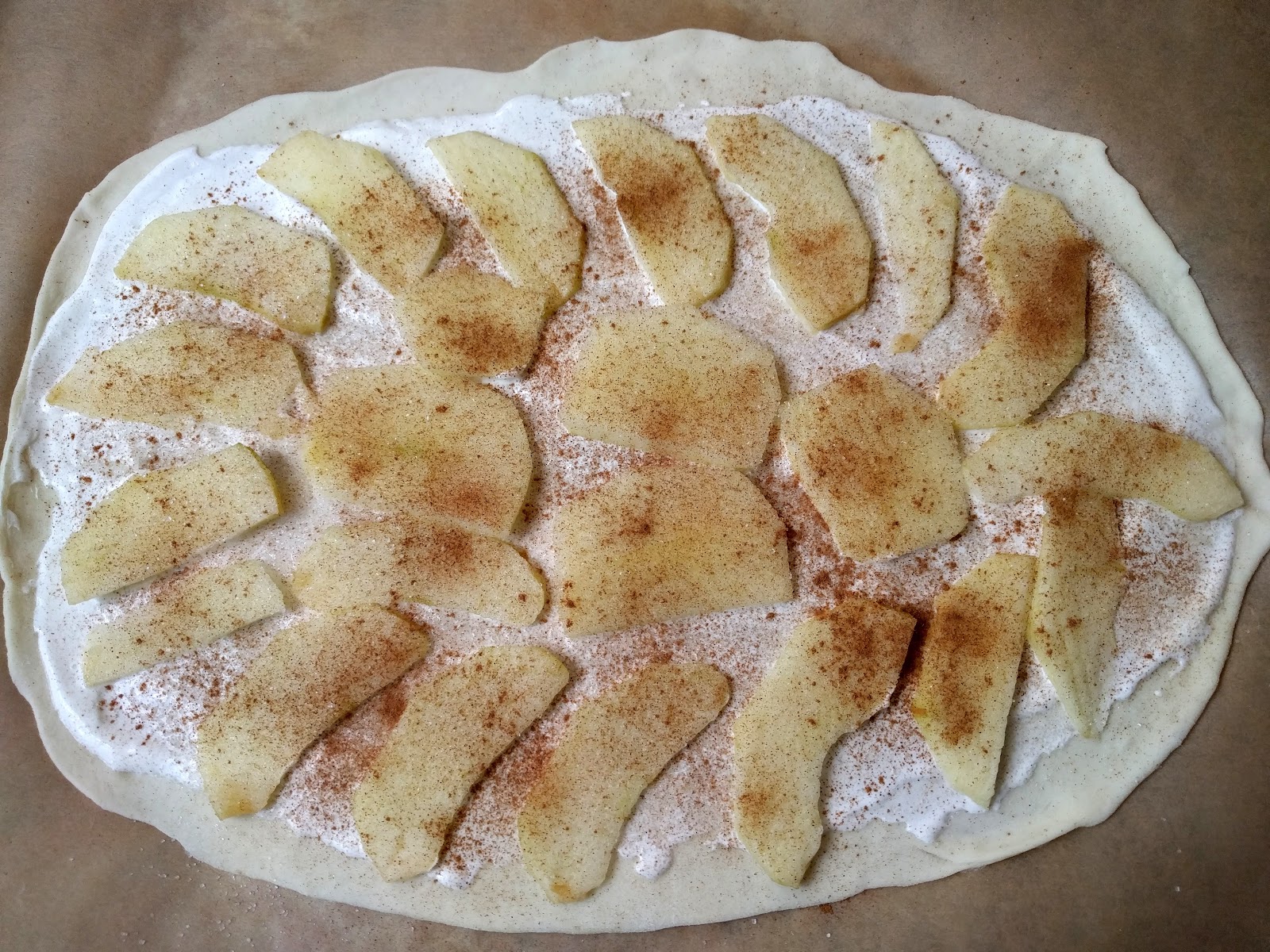 - Elsässer Flammkuchen mit Apfel und Zimt