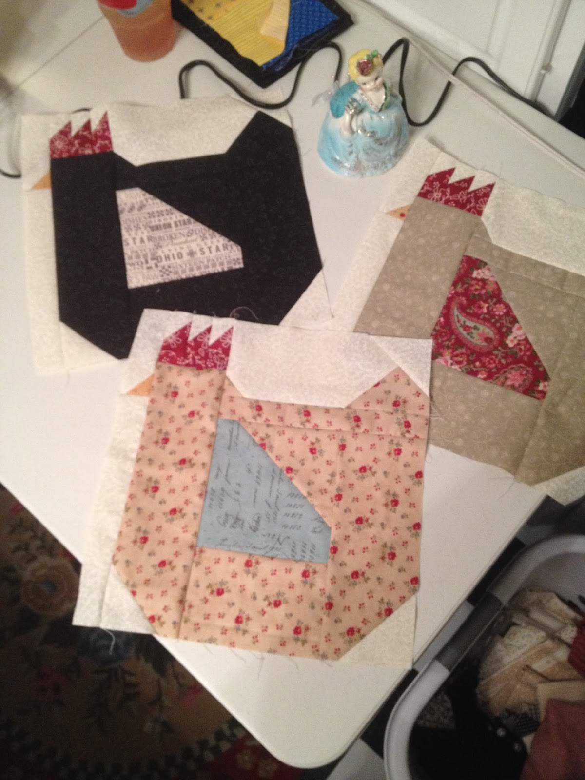 in-a-cottage-in-the-woods-hen-quilt