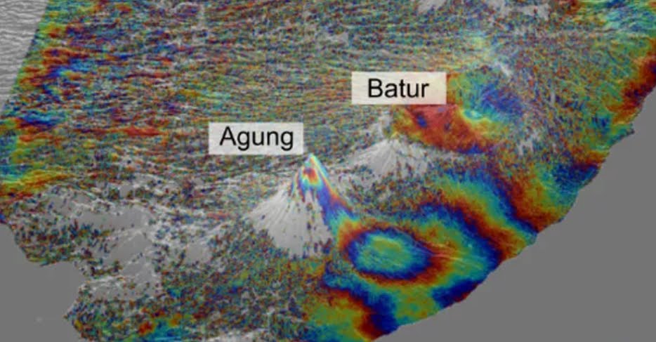 Due pericolosi vulcani in Indonesia sono collegati e mescolano il loro magma.