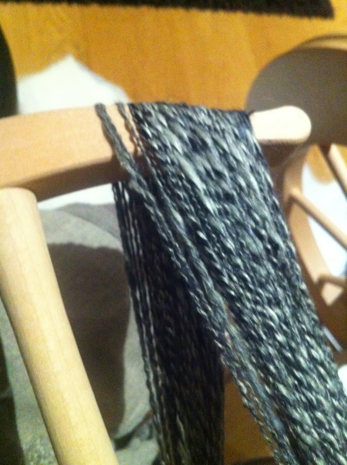 Kleidsam by Monika Stooss: Seidenhankies Färben und verspinnen.